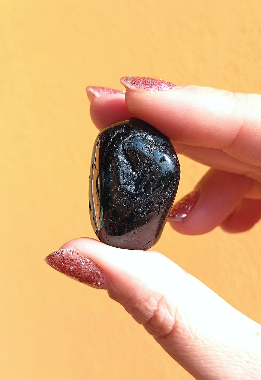 Tormalina Nera (Protezione e Radicamento Energetico)